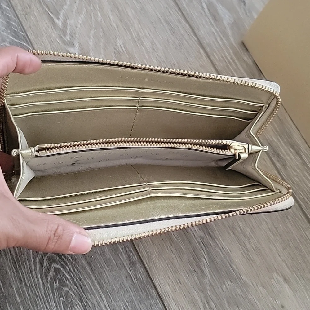 Wallet - Picture 2 of 5